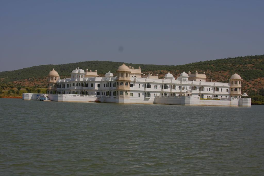 Juesta Lake Nahargarh Palace, Chittorgarh Pārsoli Buitenkant foto