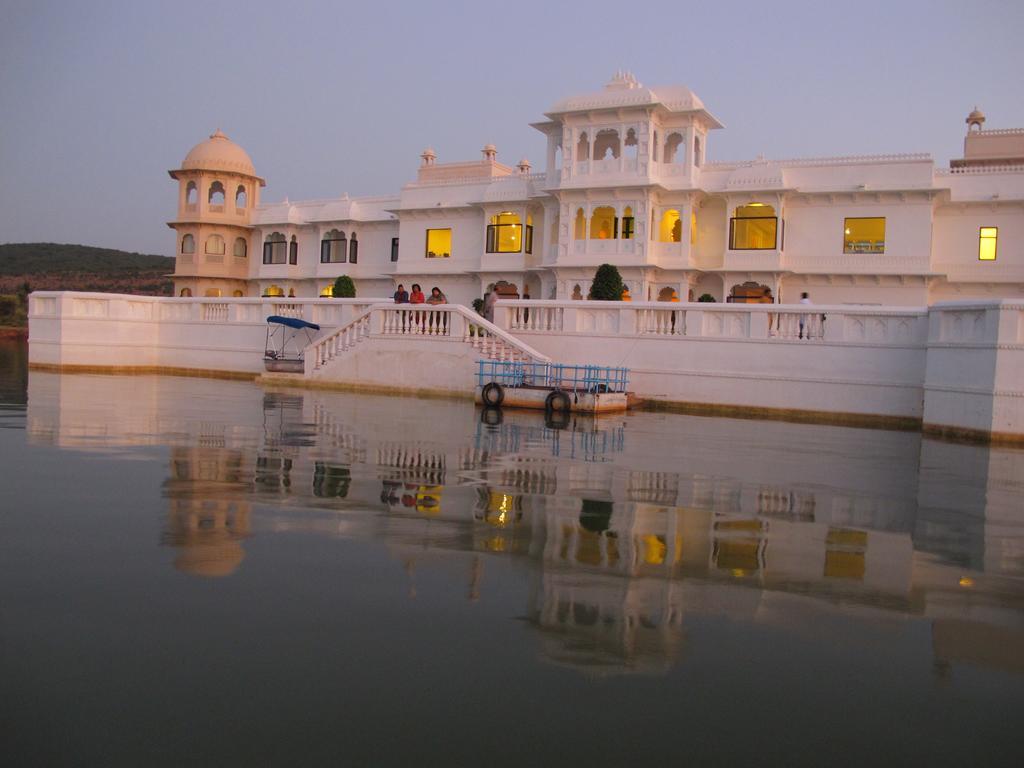 Juesta Lake Nahargarh Palace, Chittorgarh Pārsoli Buitenkant foto