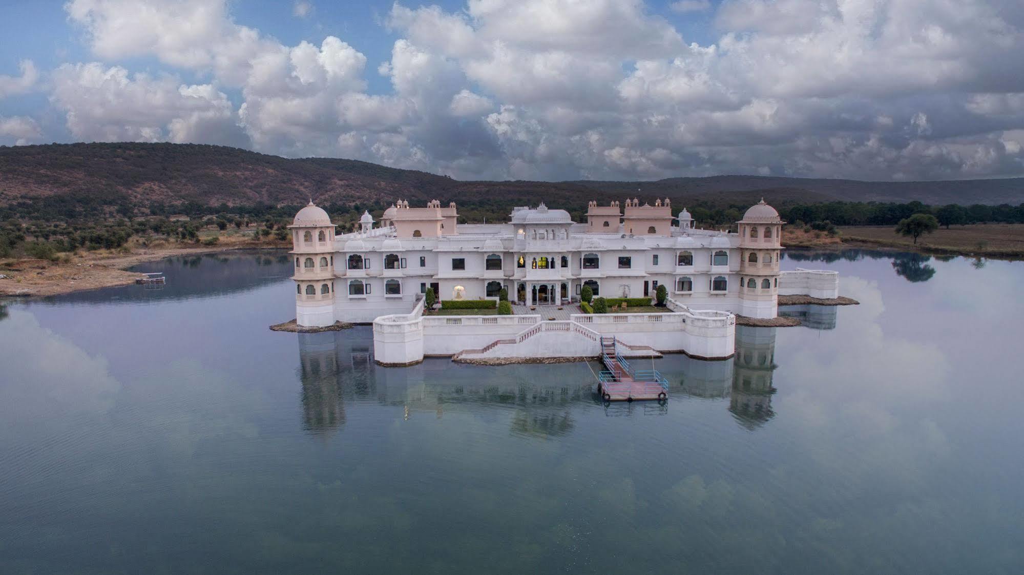 Juesta Lake Nahargarh Palace, Chittorgarh Pārsoli Buitenkant foto
